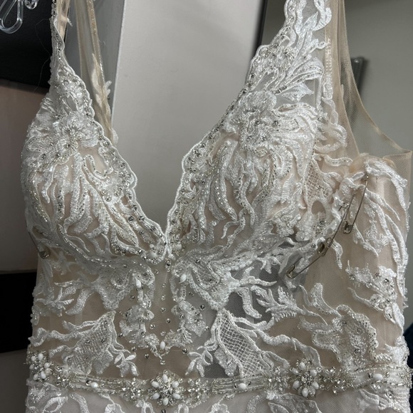 WEDDING DRESS - Picture 7 of 7